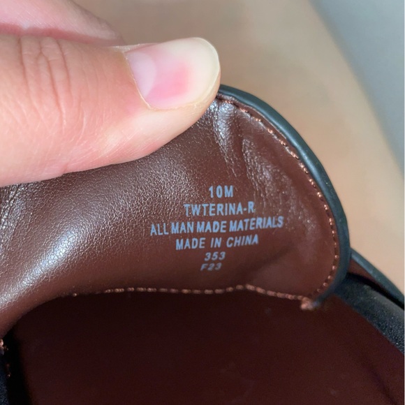 NWOT Tommy Hilfiger Black Terina Loafer W Gold Accents Size 10 ⭐️ - Picture 9 of 9